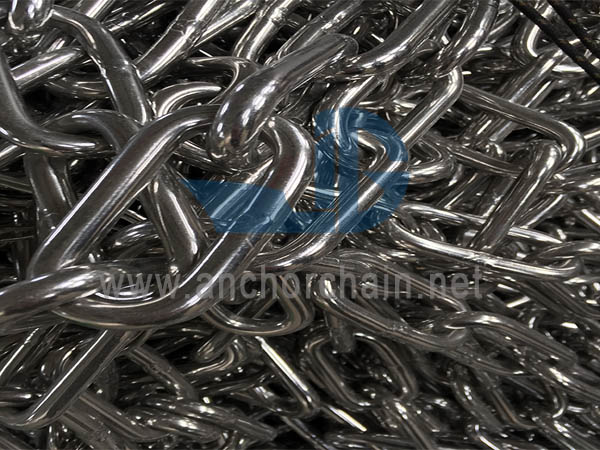 یک بخش از زنجیره لنگر دریایی چند متر است؟